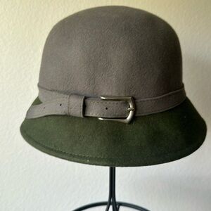 Wool Hat one size 100% Wool Gray & Green felt band silver buckle Cloche